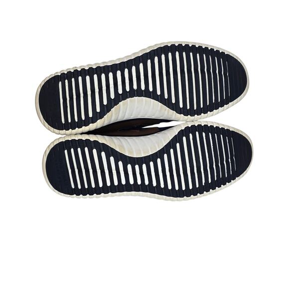 Athletic_Shoes